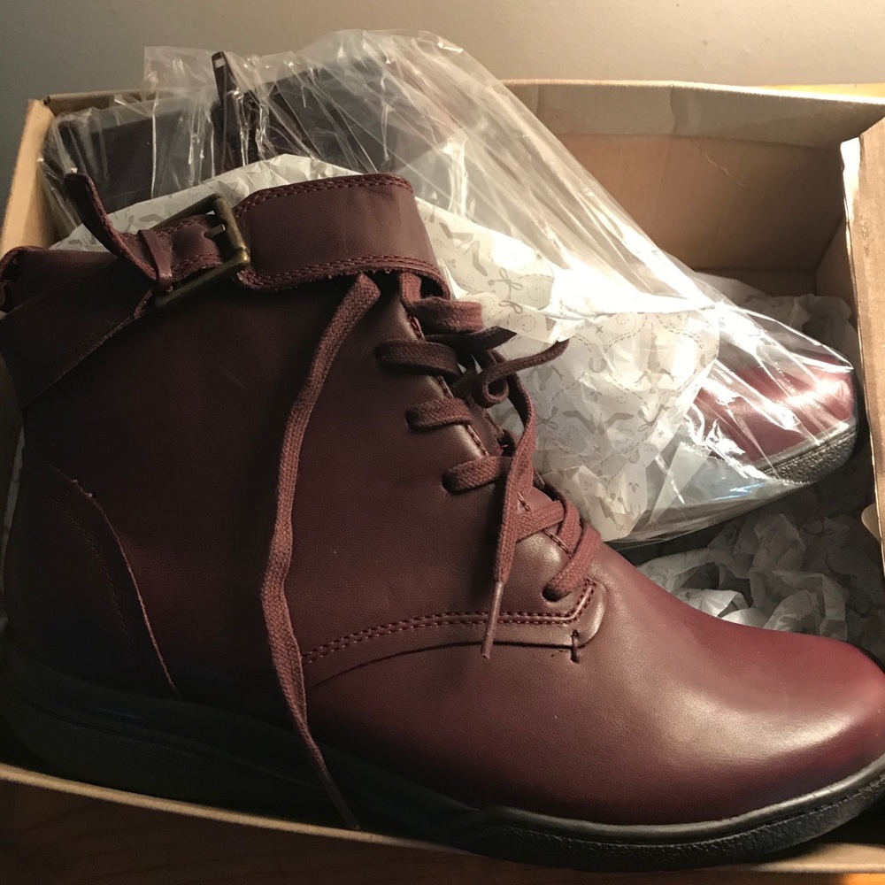 Shoes - Picture 3 of 8